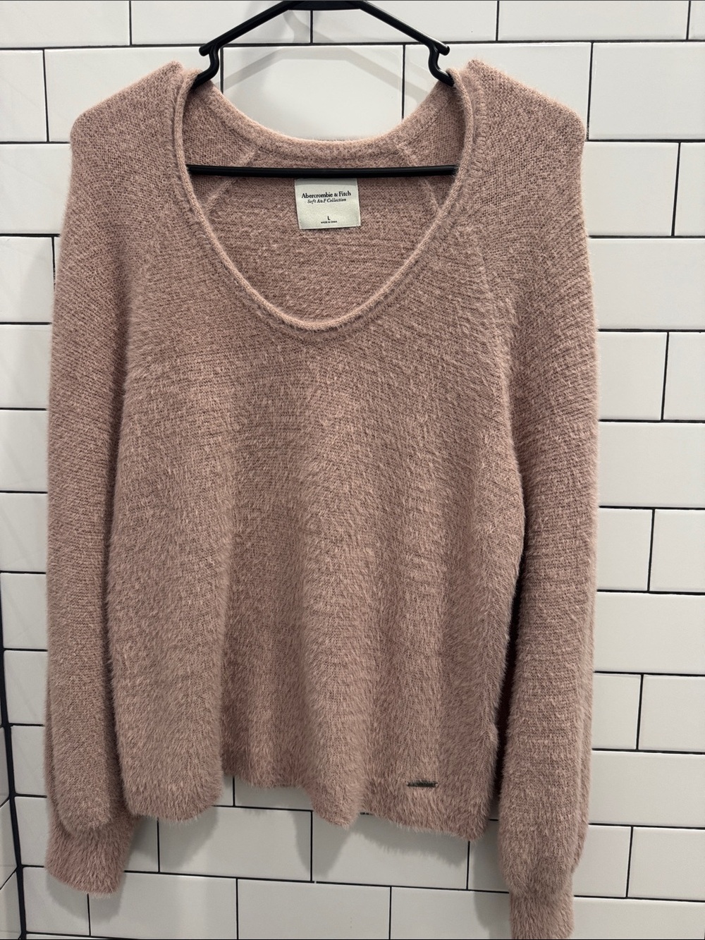 Abercrombie & Fitch Women's V-Neck Fuzzy Sweater - Mauve Pink